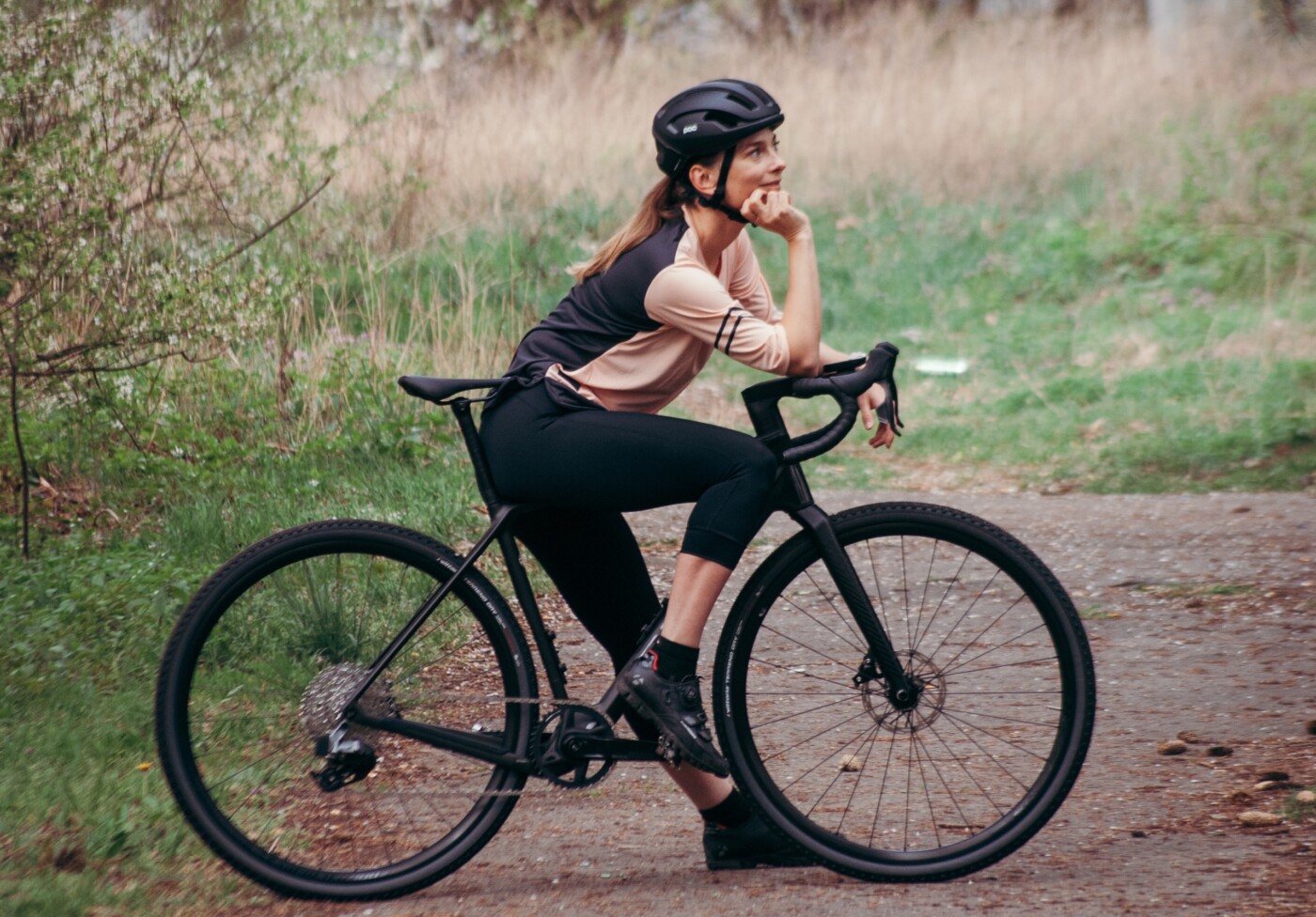 Welche Schuhe, Kleidung und Accessoires zum Radfahren? Die Expertin rt