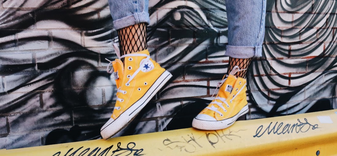 gelbe Sneakers
