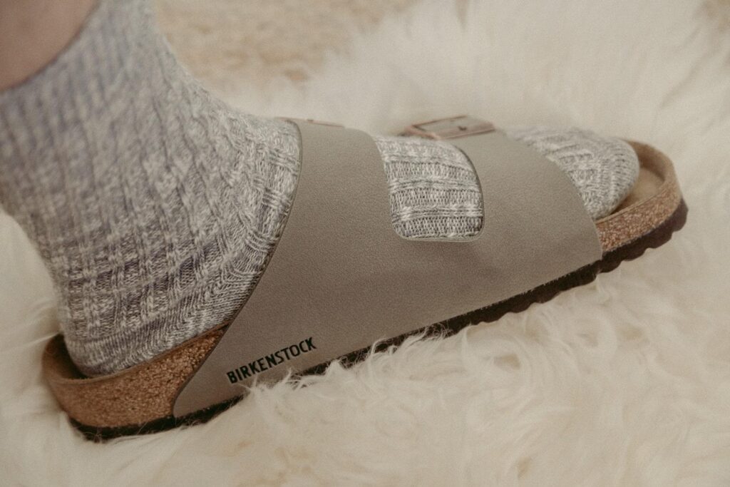Pantoletten von Birkenstock kombiniert mit Socken