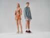 Mann und Frau im Streetwear-Stil gekleidet