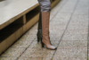 Schuhe mit quadratischer Zehenkappe – Stiefel mit hohem Schaft