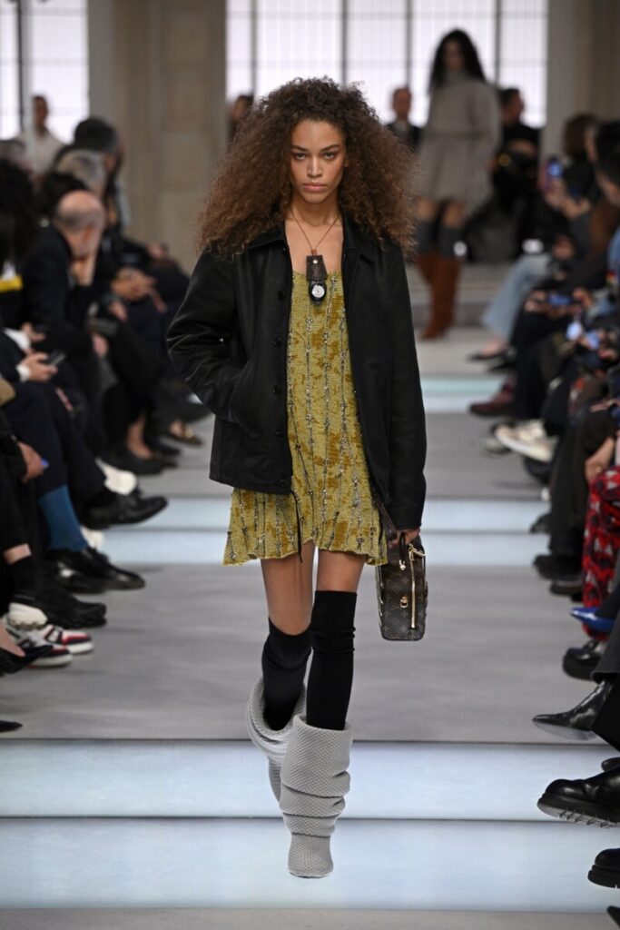 [Modische Stiefel Herbst/Winter 2025/2026]: mit gekräuseltem Schaft