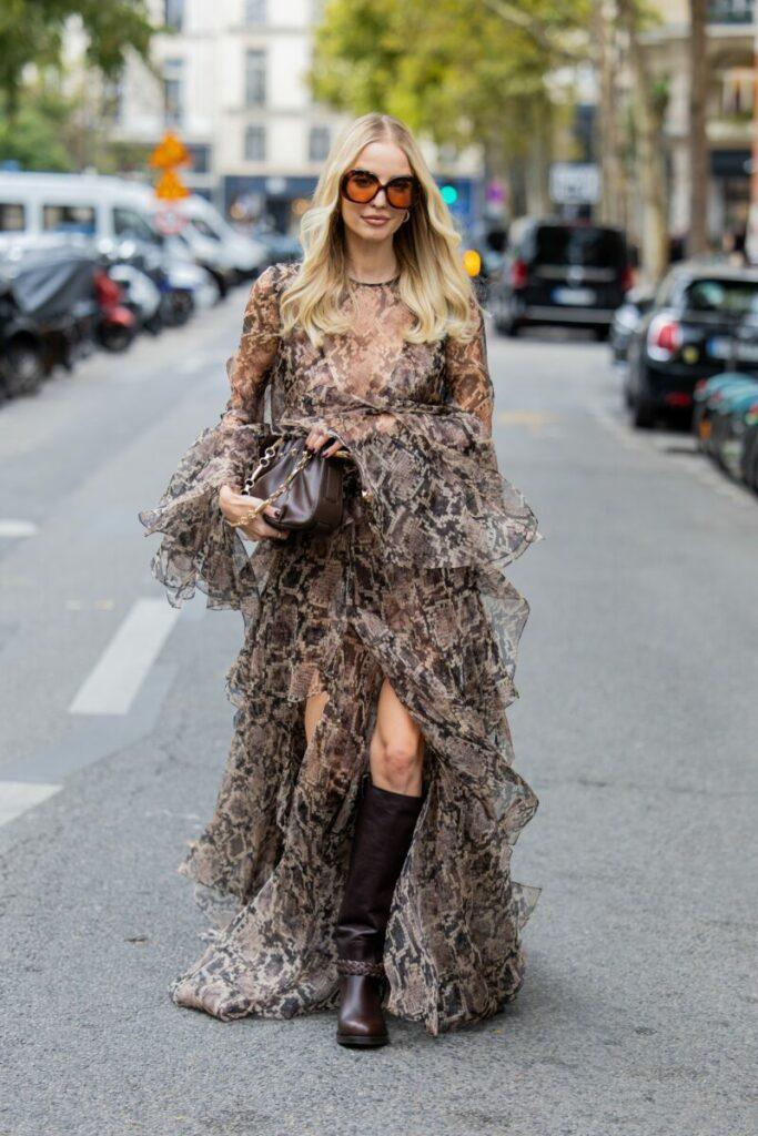 Lederstiefel zu Kleidern