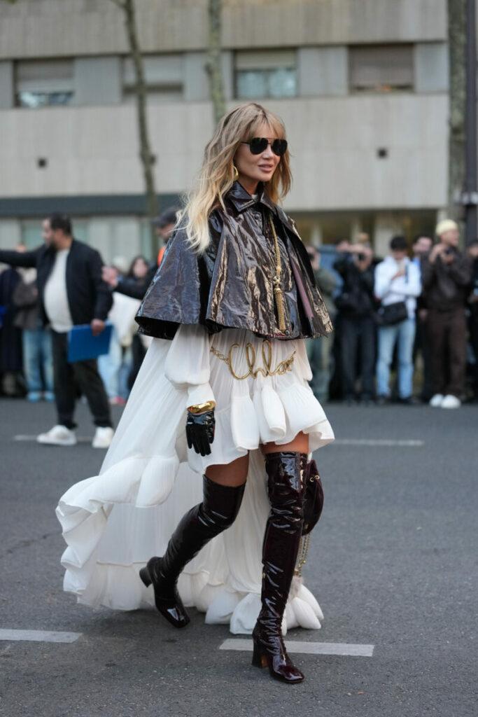 Musketierstiefel zu einem Boho-Kleid