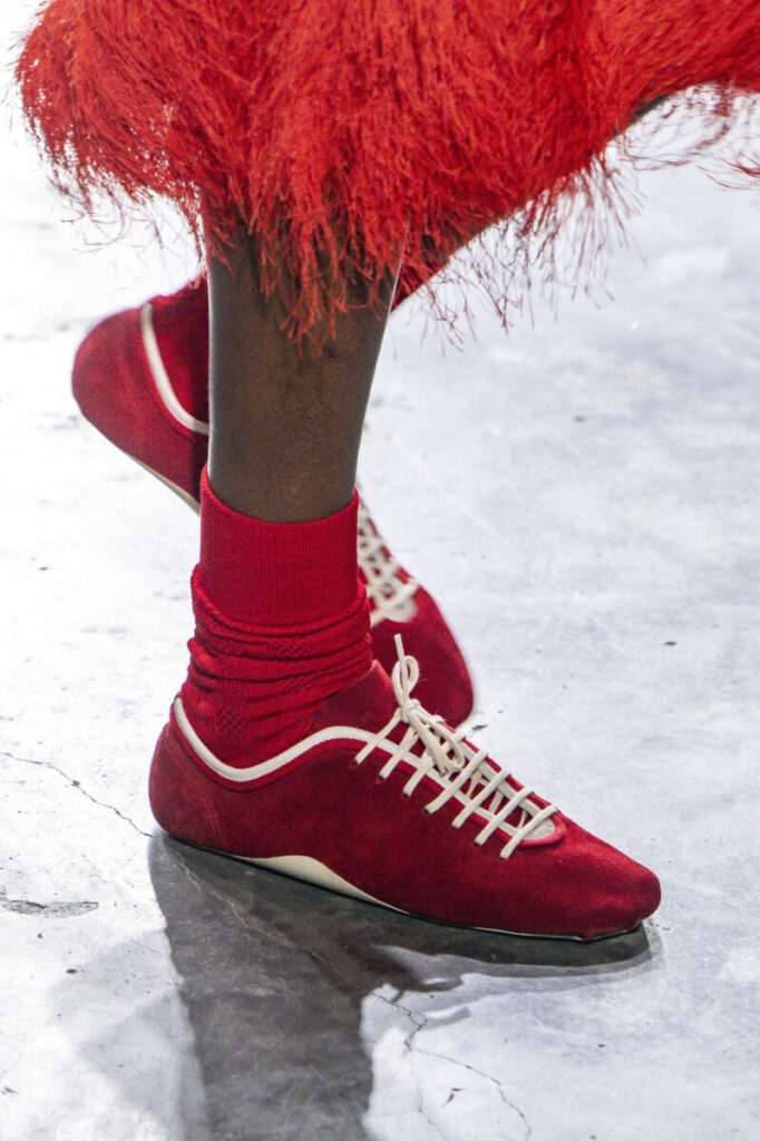 Modische Schuhe Frühjahr/Sommer 2026: ultraflache Sneakers