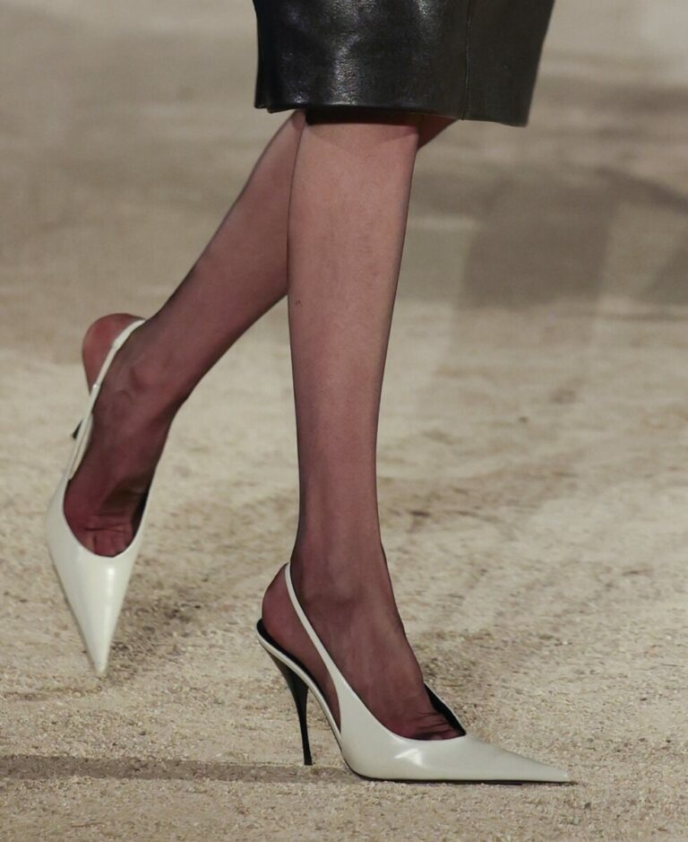 Modische Schuhe Frühjahr/Sommer 2026: Slingbacks und Schuhe im V-Neck-Stil